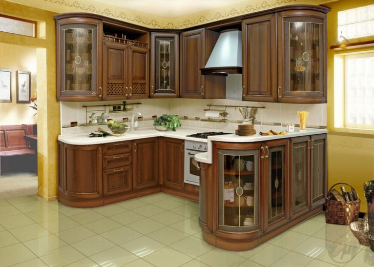классические кухни из массива